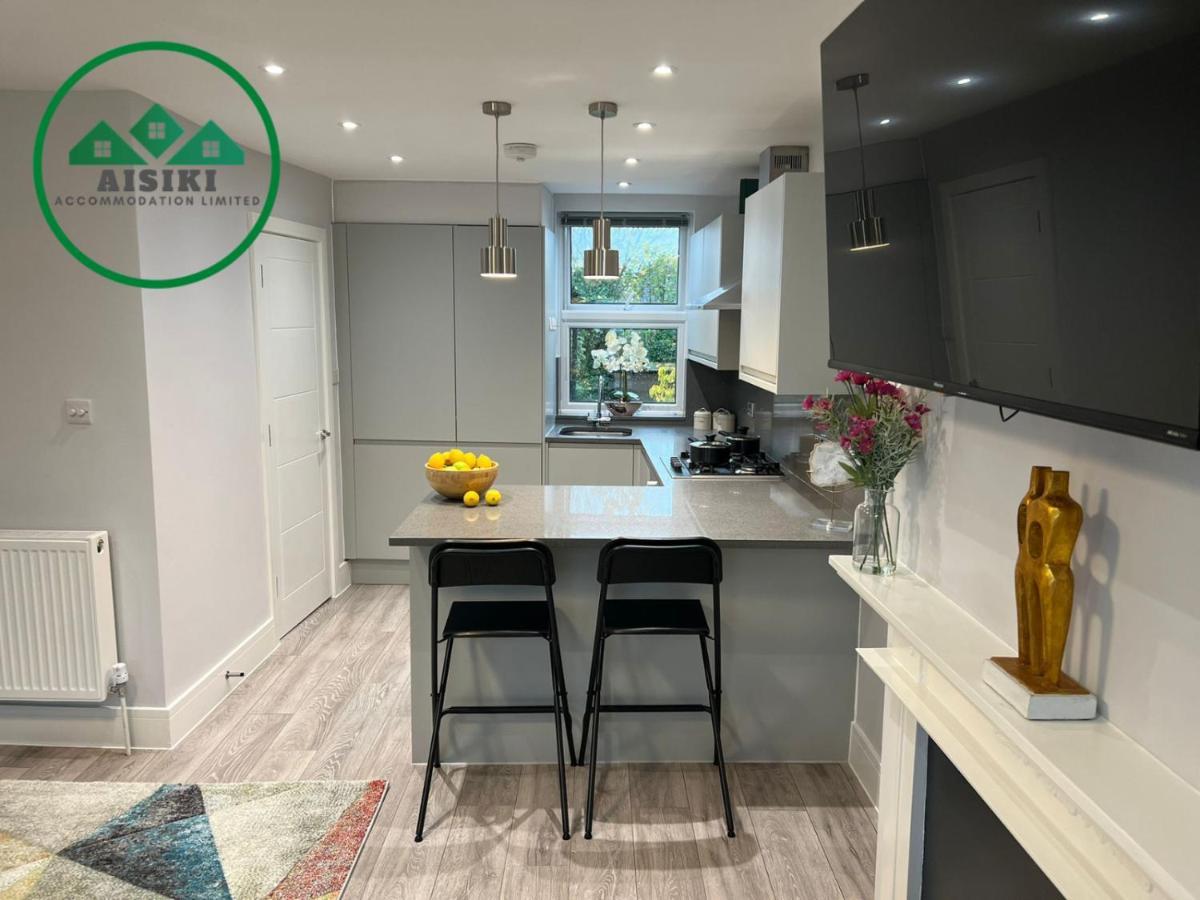 Aisiki Apartments At Stanhope Road, North Finchley, Airconditioned Multiple 2 Or 3-Bedroom, Pet-Friendly Duplex Flats, King Or Twin Beds, Airconditioned & Free Wi-Fi Exterior photo