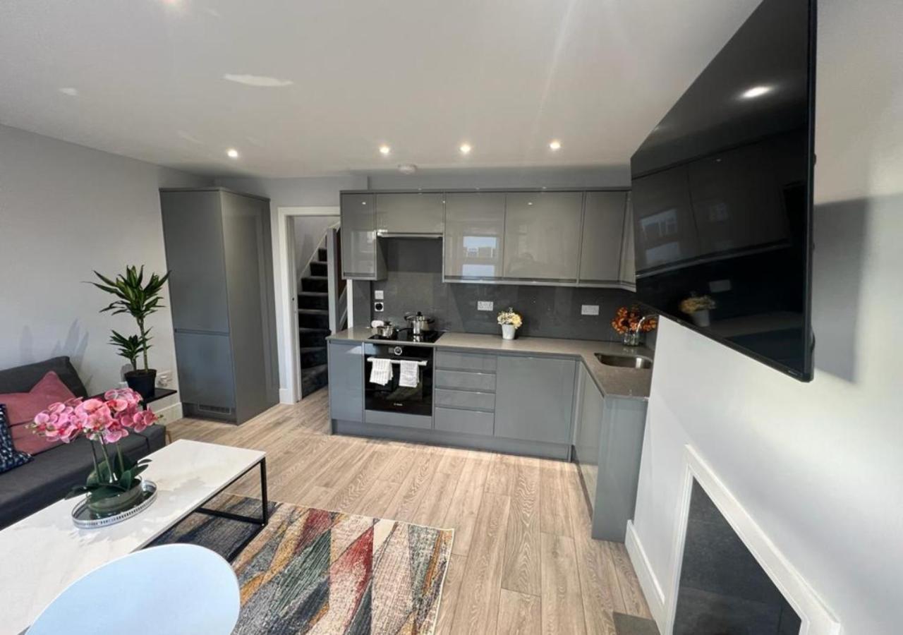 Aisiki Apartments At Stanhope Road, North Finchley, Airconditioned Multiple 2 Or 3-Bedroom, Pet-Friendly Duplex Flats, King Or Twin Beds, Airconditioned & Free Wi-Fi Exterior photo