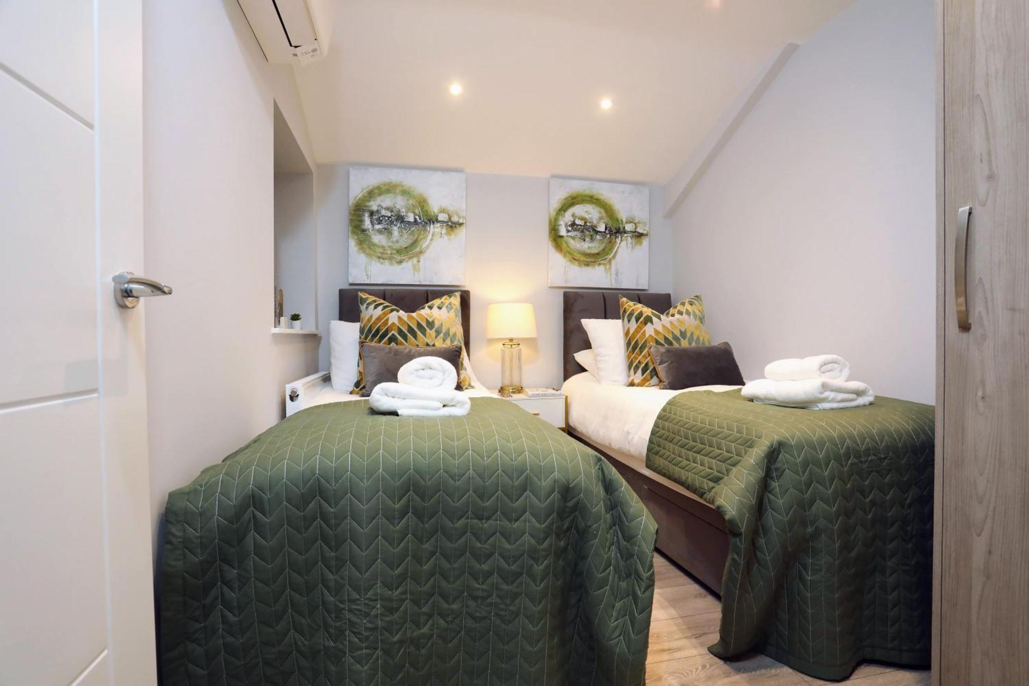 Aisiki Apartments At Stanhope Road, North Finchley, Airconditioned Multiple 2 Or 3-Bedroom, Pet-Friendly Duplex Flats, King Or Twin Beds, Airconditioned & Free Wi-Fi Exterior photo