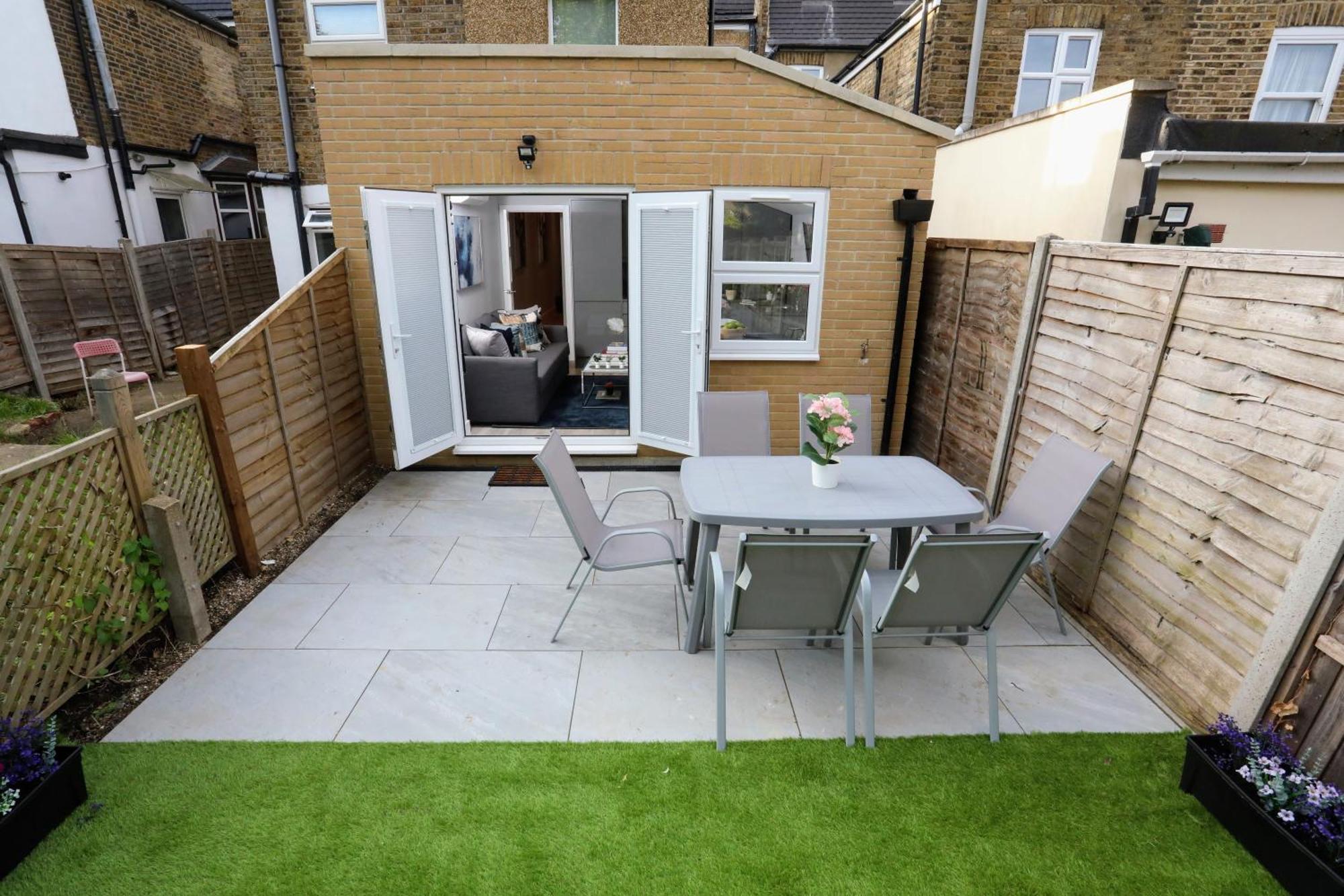 Aisiki Apartments At Stanhope Road, North Finchley, Airconditioned Multiple 2 Or 3-Bedroom, Pet-Friendly Duplex Flats, King Or Twin Beds, Airconditioned & Free Wi-Fi Exterior photo