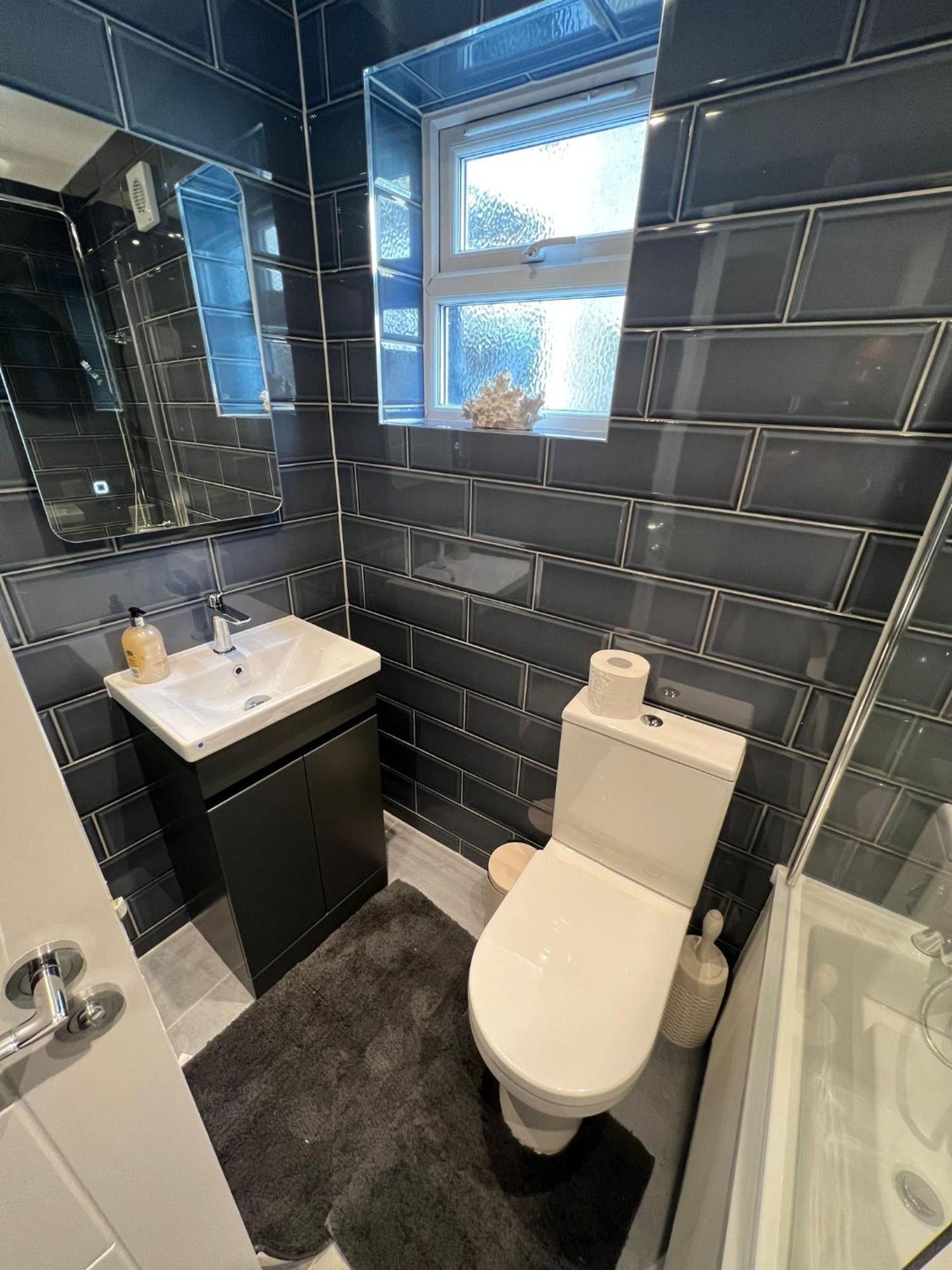 Aisiki Apartments At Stanhope Road, North Finchley, Airconditioned Multiple 2 Or 3-Bedroom, Pet-Friendly Duplex Flats, King Or Twin Beds, Airconditioned & Free Wi-Fi Exterior photo